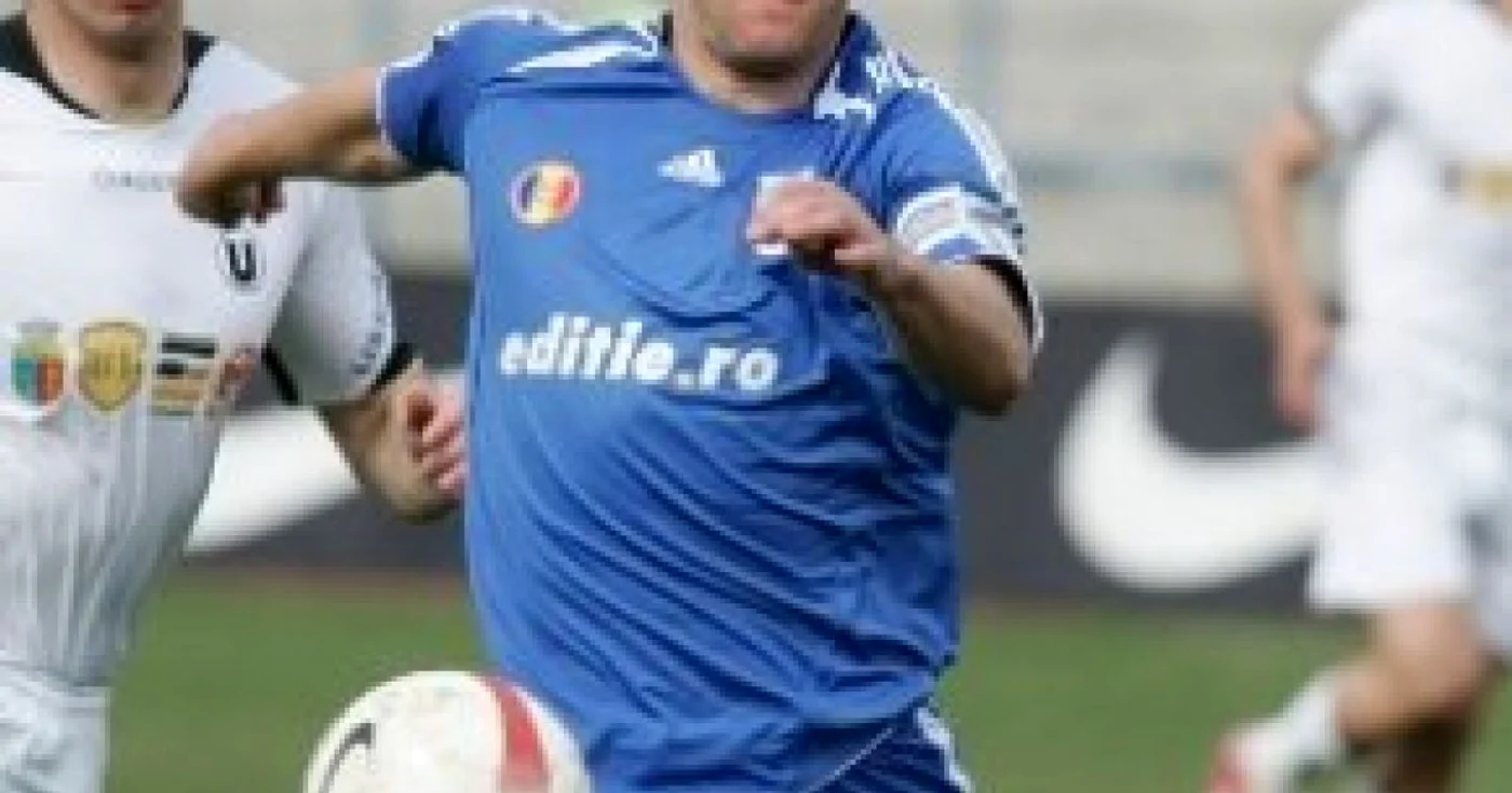 FOTBAL Universitatea Craiova - Pandurii Tg. Jiu, 2-0