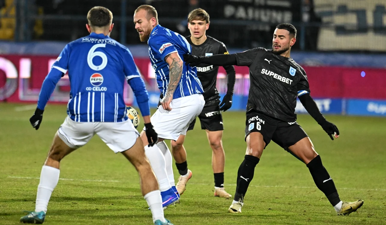 Denis Alibec (stânga) a revenit cu un gol la Farul Constanța (FOTO: Sportpictures)