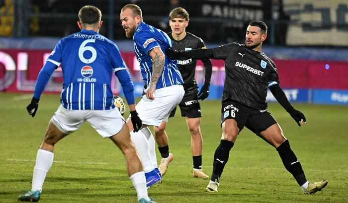 Denis Alibec (stânga) a revenit cu un gol la Farul Constanța (FOTO: Sportpictures)