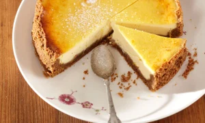 Cheesecake with Raspberry Sauce (step by step) jpeg