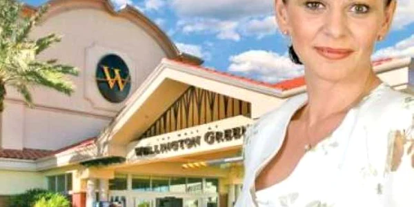 Elena Cârstea s-a angajat la mall, în America- Revista presei mondene