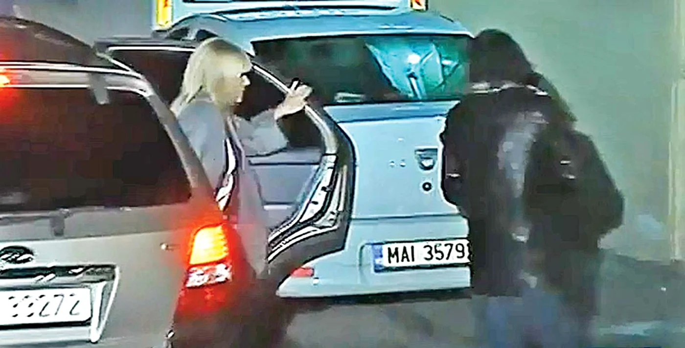 Când a ajuns în curtea  arestului, nu mai  avea mâinile legate