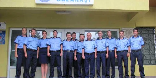 Poliţiştii, mândri de uniforma pe care o poartă