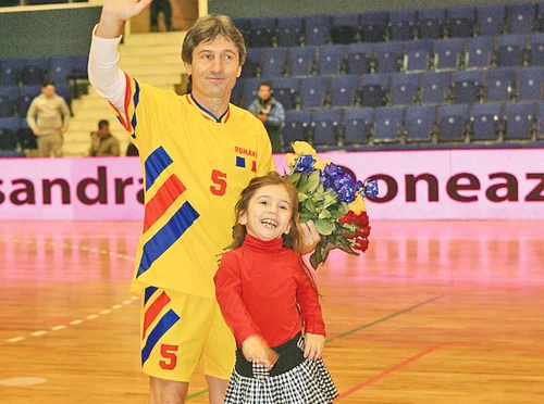 Micuța a primit o nouă șansă la viață cu ajutorul părinților adoptivi, Iosif și Dana Rotariu
