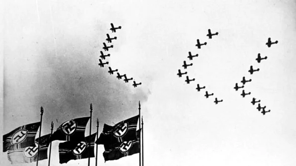 26 februarie: Adolf Hitler semnează un decret pentru reînființarea Luftwaffe, încălcând astfel prevederile Tratatului de la Versailles jpeg