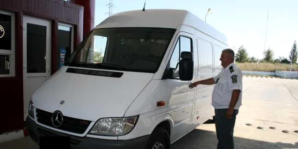 Autovehicul avea seria de şasiu falsificată