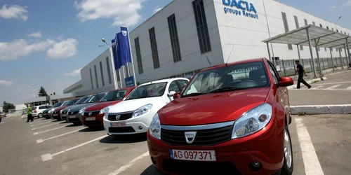 Dacia le oferă burse masteranzilor