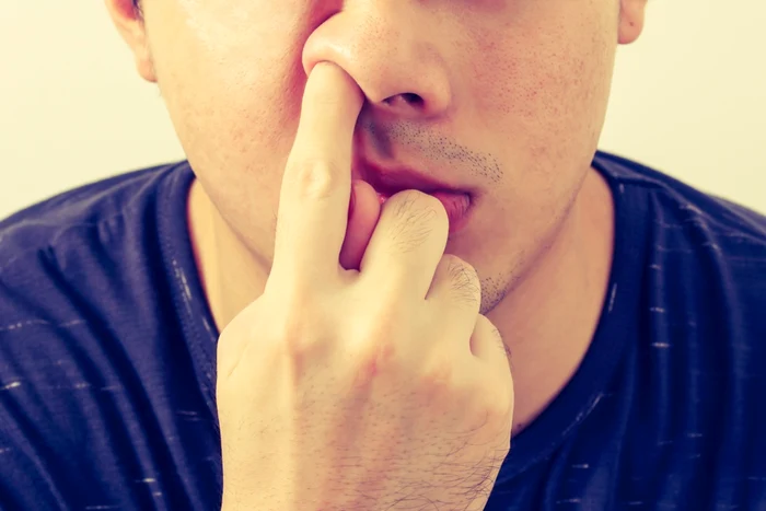 Ce boală gravă poate provoca scobitul în nas.