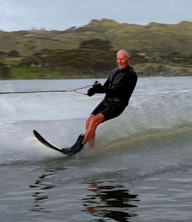 Bryan Murray practică schiul nautic din 1995 (Foto: Guinness World Records)