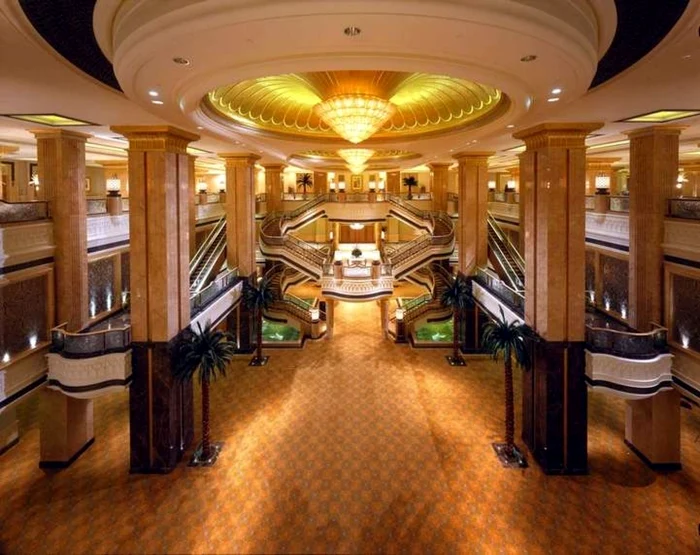 Luxul este exorbitant la "Emirates Palace" din Abu Dhabi