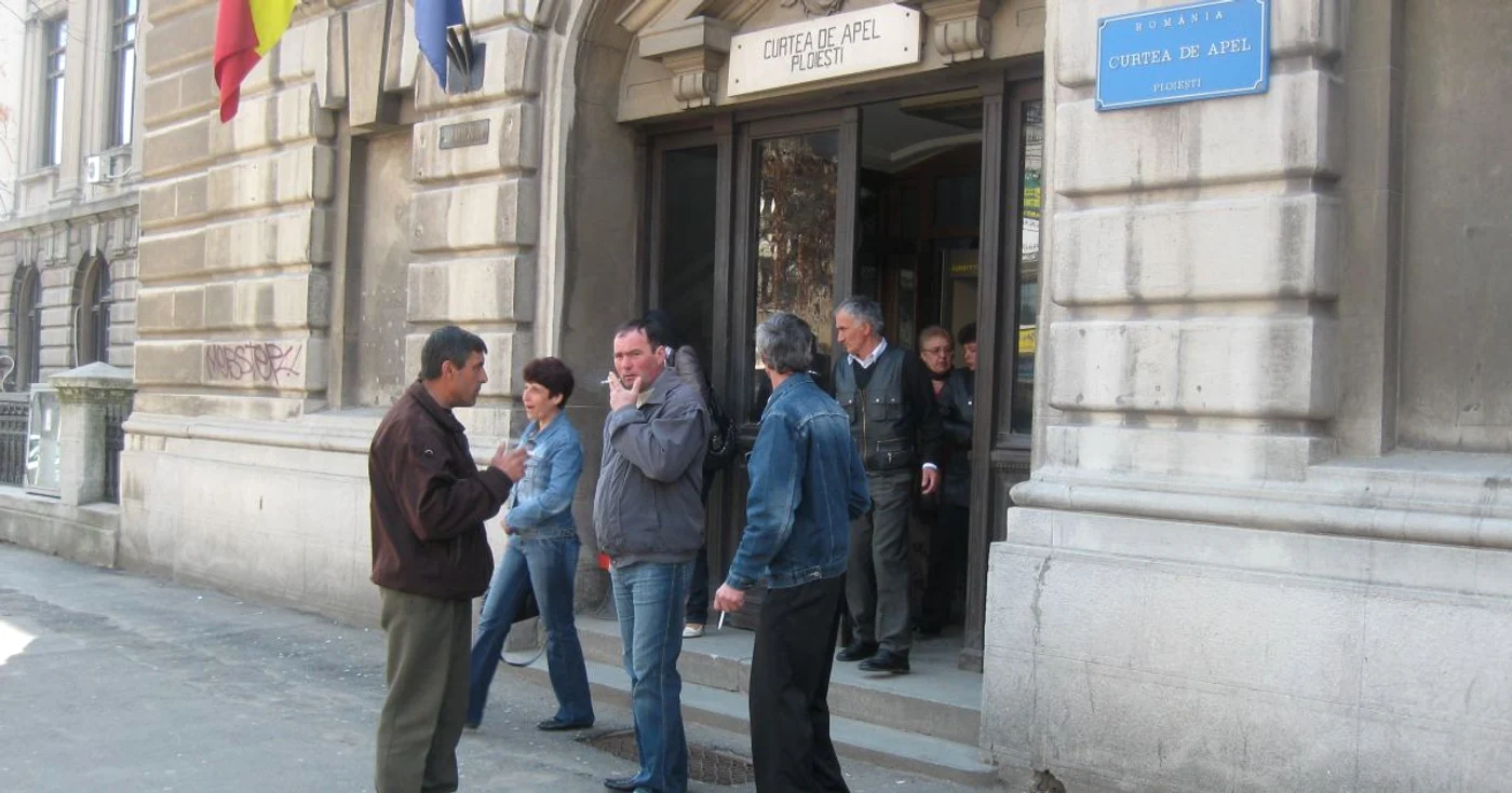 Peste 130 de disponibilizaţi de la UPET Târgovişte îşi caută dreptatea la Ploieşti