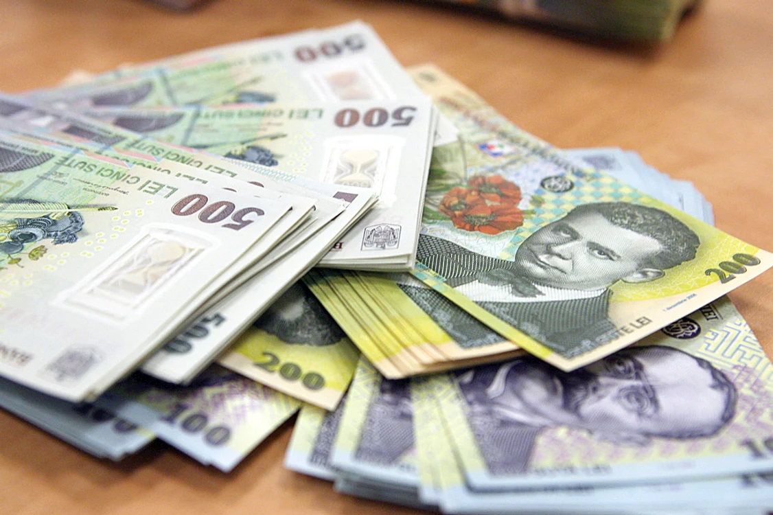 Mărirea salariilor demnitarilor a fost trecută în rectificarea de buget