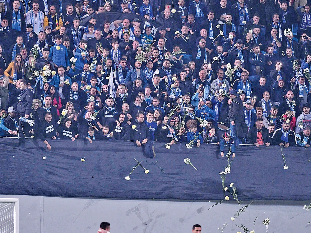 Ilie Balaci a fost un fumător înrăit. Chiar în timpul unui interviu acordat pentru „Gazeta Sporturilor“ cu ocazia împlinirii vârstei de 60 de ani, „Minunea blondă“ a făcut o mărturisire şocantă: „De la 18 ani, fumam două pachete de Marlboro pe zi!“.
