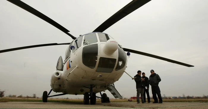 Pentrue salvări. SMURD foloseşte şi un elicopter uşor, aflat în dotarea Ministerului Apărării FOTO Adevărul