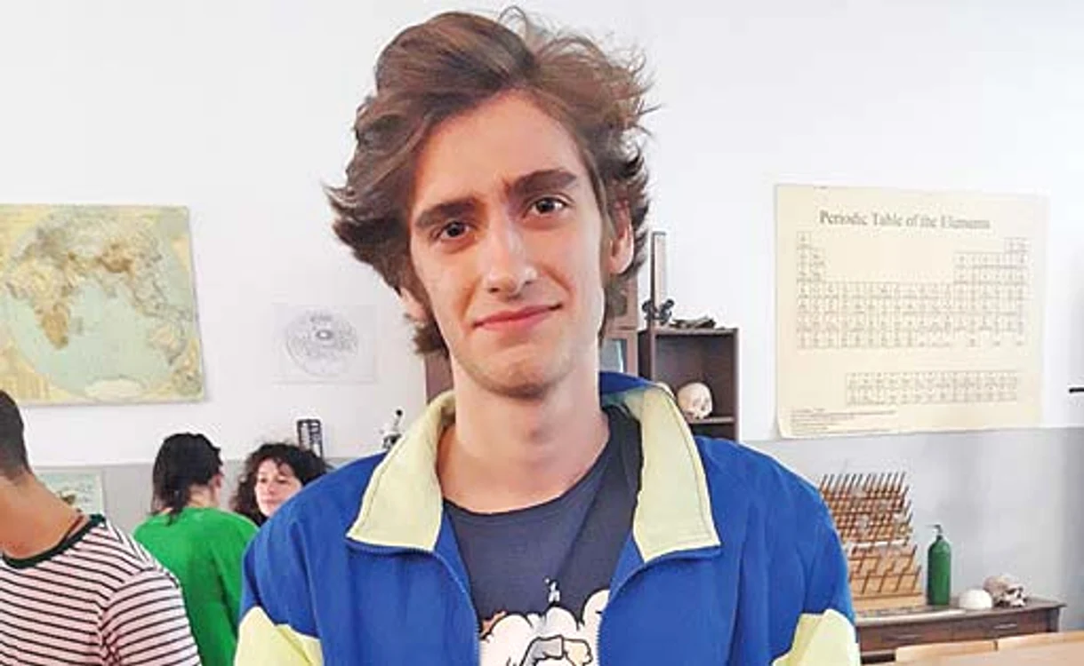 
    Alexandru a suferit arsuri  de gradul 2 şi 3  pe jumătate din  corp. A trecut  prin cinci operaţii,  dar are nevoie  de bani pentru  recuperare    
