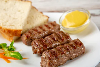 Mititei - mici cu mustar FOTO Shutterstock 