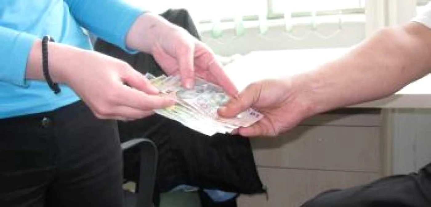 Hunedoara: Bani de liceu pentru elevii săraci şi dotaţi