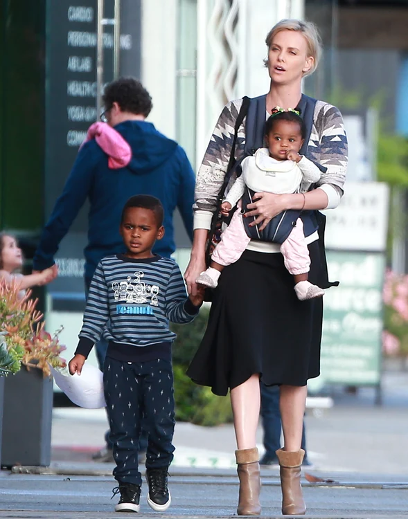 charlize theron hepta 2325501 jpg jpeg
