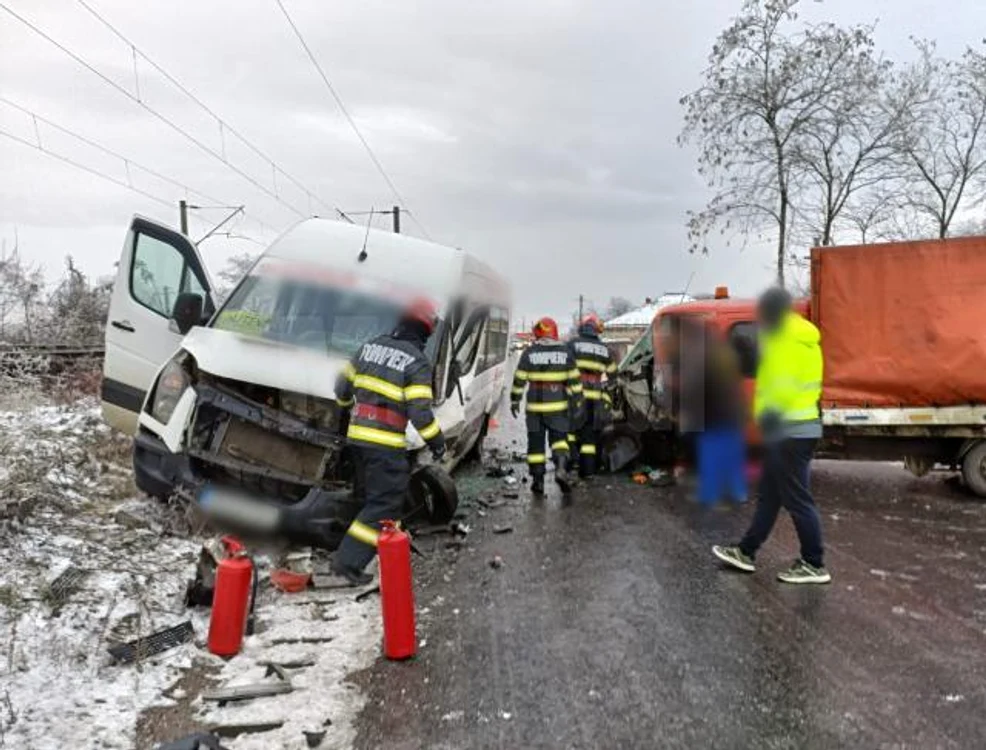 Impactul dintre cele două mașini a fost extrem de violent FOTO ISU Suceava