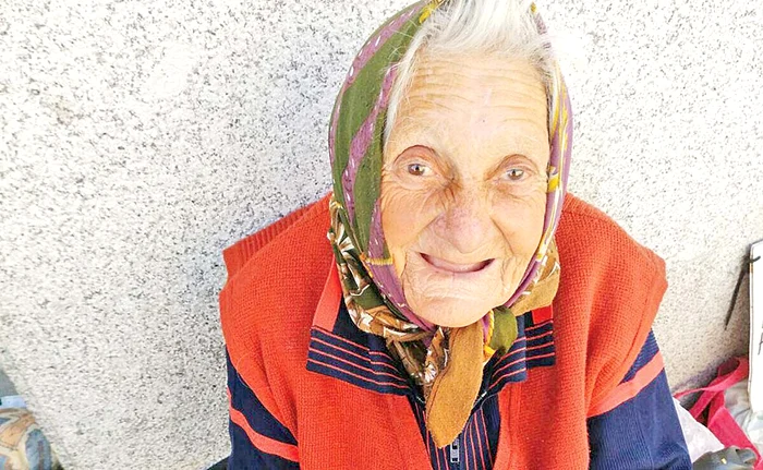 Florica Curt a fost adusă la cerşit