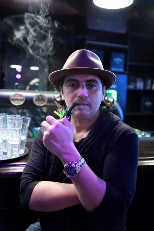 Pictorialul incendiar al fetelor de la Click! Models în cadrul select din Black Jack Pub