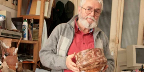 Neamţ: Portret/Mircea Răzvan Ciacâru: Dă viaţă cioburilor vechi de 6.000 de ani