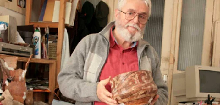 Neamţ: Portret/Mircea Răzvan Ciacâru: Dă viaţă cioburilor vechi de 6.000 de ani