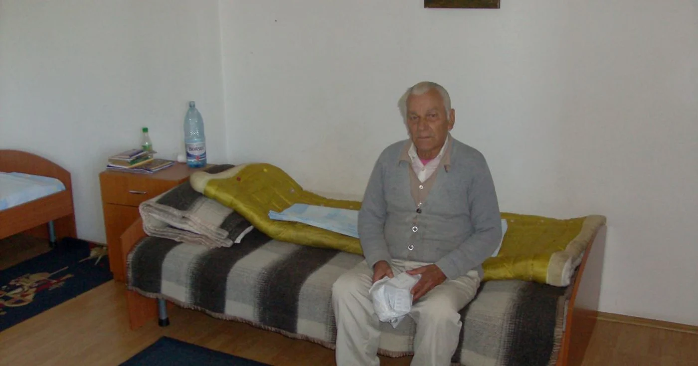 Bătrânii de la cămin vor avea bibliotecă şi o sală pentru petrecerea timpului liber