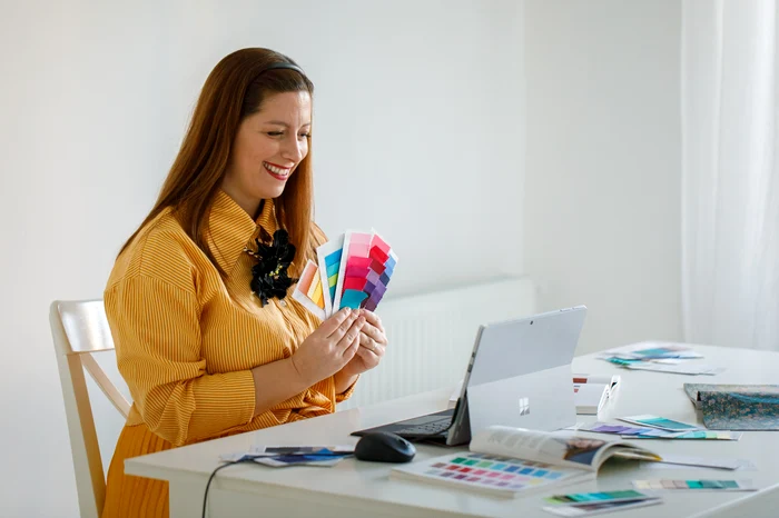 Stilistul identifică nuanțele de haine care ți se potrivesc