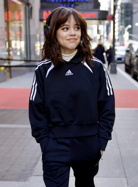 Jenna Ortega, pe stradă