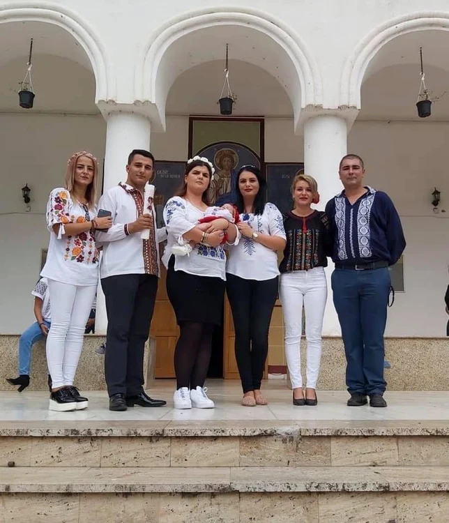 Cei 6 voluntari din Călăraşi care aduc zâmbetele pe feţele copiilor sărmani FOTO Facebook/Asociaţia O poveste din Bărăgan