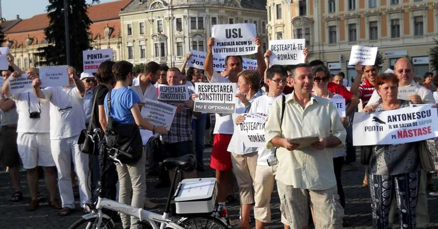 Clujenii au protestat împotriva distrugerii democrației în Piața Unirii