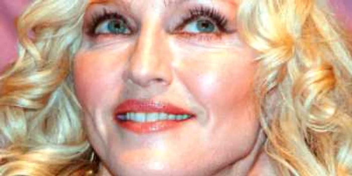 Pantofii Madonnei, premiu la Balul de Halloween