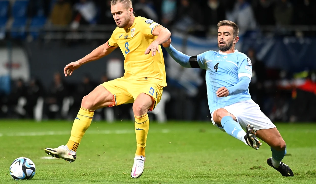 George Pușcaș (galben), al doilea marcator al naționalei, după Nicolae Stanciu (FOTO: Sportpictures)