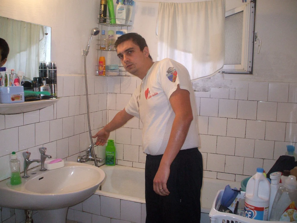 Consumatorii vor scoate mai mulţi bani din buzunare în 2011