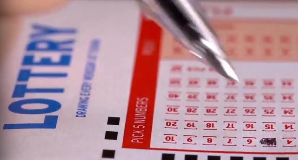 O femeie a câștigat 120 de milioane de euro la loterie. După un an, din bani nu a mai rămas mare lucru