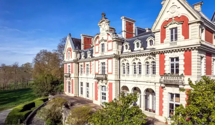 Castele superbe scoase la vânzare în Franța la prețul unui apartament din București.