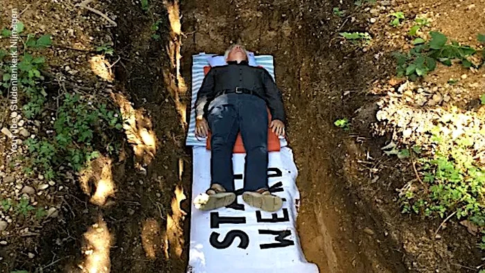 Timp de trei ore, studenții simt pe propria piele cum este pe lumea cealaltă