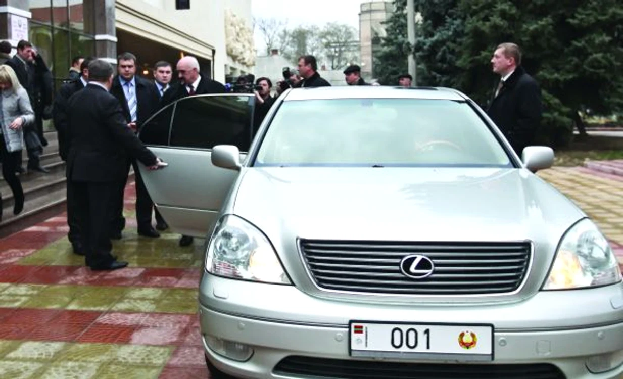 Minte de dictator: Igor Smirnov folosea o maşină cu număr scurt. Foarte scurt