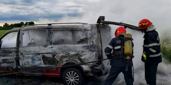 Incendiu microbuz A1 FOTO ISU Giurgiu