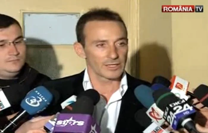 
    Radu Mazăre, la eliberarea din arest. (captură România TV)  