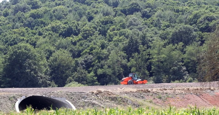 Lucrările la autostrada Lugoj - Deva. FOTO: Daniel Guţă. ADEVĂRUL.