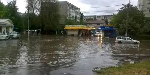 Aşa arăta o intersecţie din Galaţi vineri seară. FOTO C Crângan