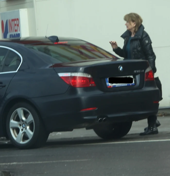 Cu două zile înainte de ziua nepotului, Maria Băsescu a luat mall-urile la pas