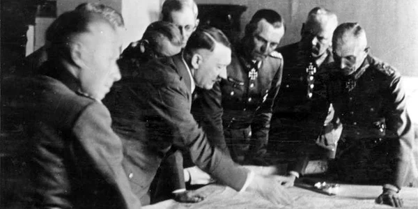 Adolf Hitler (© Bundesarchiv, Bild 183-B24543 / CC-BY-SA 3.0)