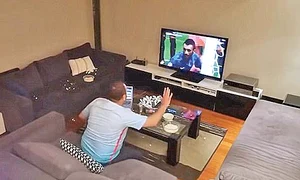 Se uită la meci jpeg