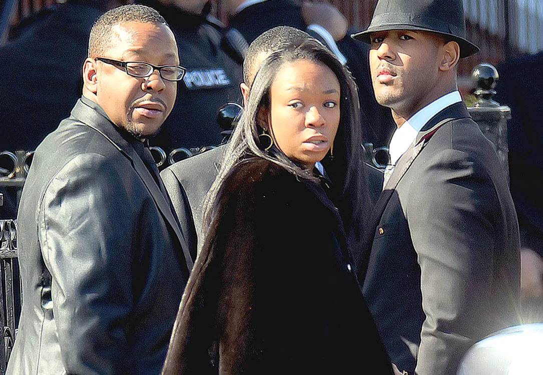 Alicia Etheridge şi Bobby Brown şi-au făcut apariţia  la funeraliile cântăreţei