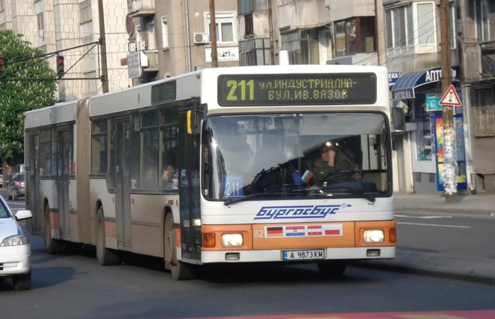 În prezent, regia de transport Burgasbus funcţionează cu bilete de hârtie şi abonamente lunare sau săptămânale