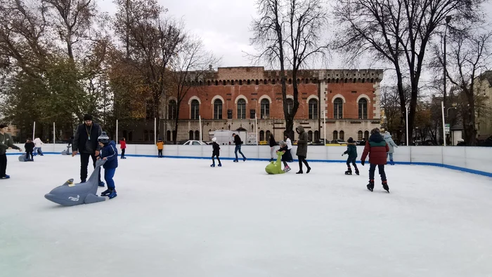 Patinoarul de la Târgul de Crăciun din Timișoara FOTO Ștefan Both