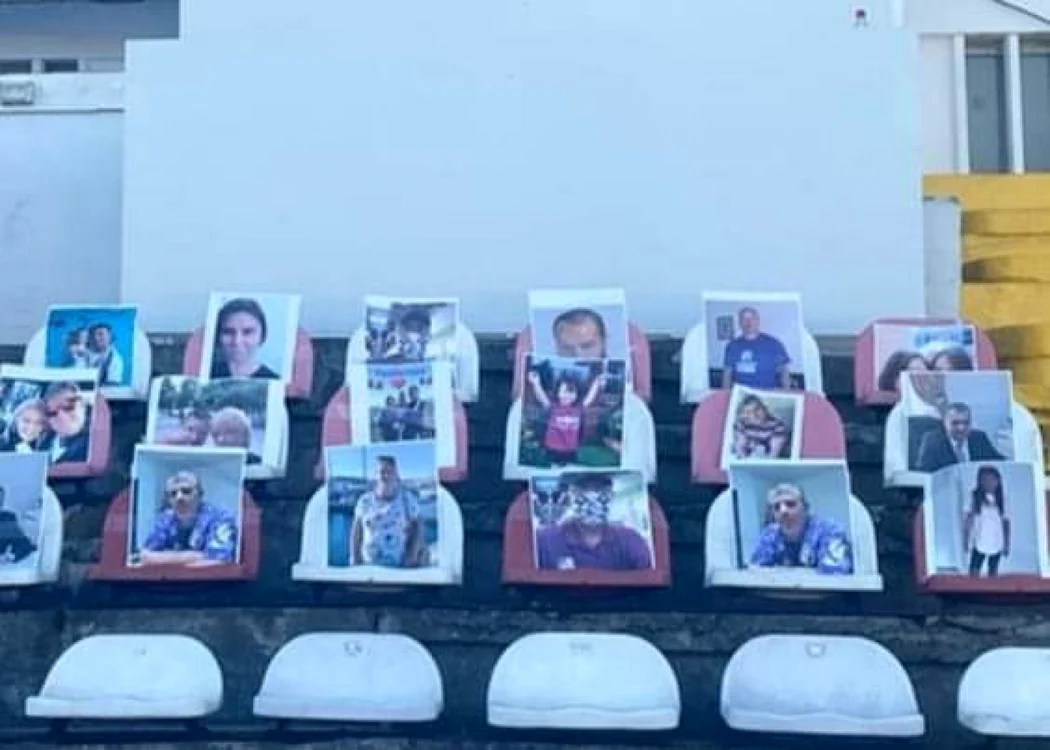 Zeci de fotografii ale suporterilor au fost puse la tribuna I FOTO: FC Argeş